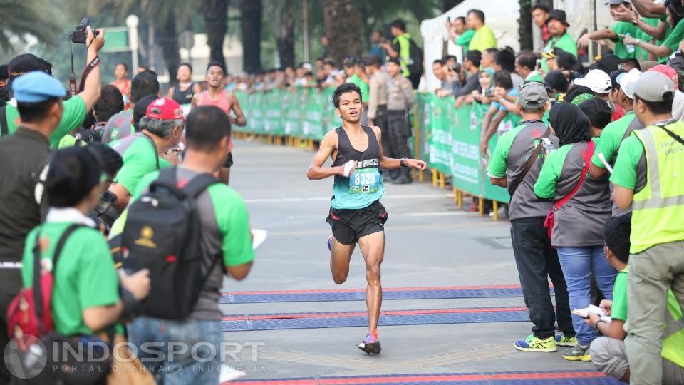 Salah satu peserta berhasil mencapai finish kategori 10K.